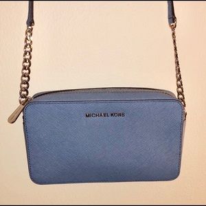 Micheal Kors periwinkle crossbag